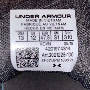 Under armor charged rogue tennis shoes